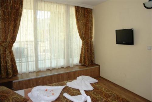 6 фото отеля Romeo Beach Hotel 3* 