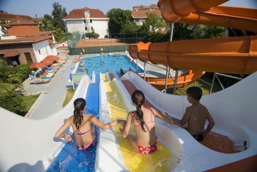 2 фото отеля Sailor's Beach Club 4* 