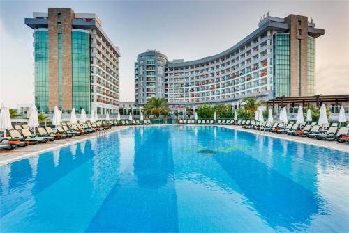 44 фото отеля Sherwood Breezes Resort Hotel 5* 