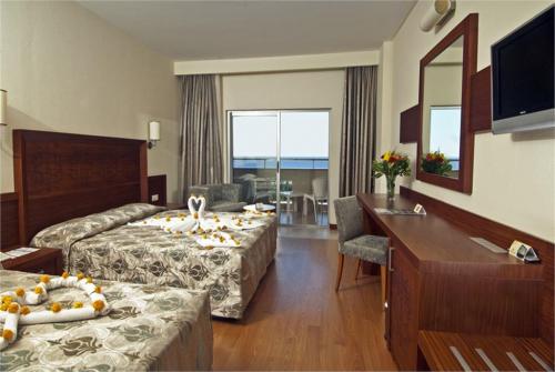 12 фото отеля Sunmelia Beach Resort Hotel & Spa 5* 