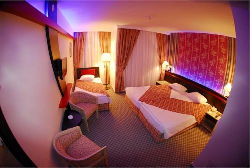 6 фото отеля Sunset Beach Hotel 5* 