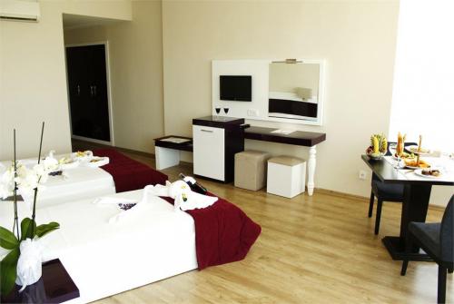 21 фото отеля Tourist Hotel Antalya 3* 