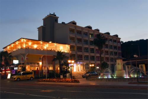 2 фото отеля Vela Hotel 3* 