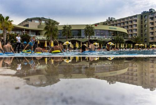 4 фото отеля Von Resort Golden Coast 5* 
