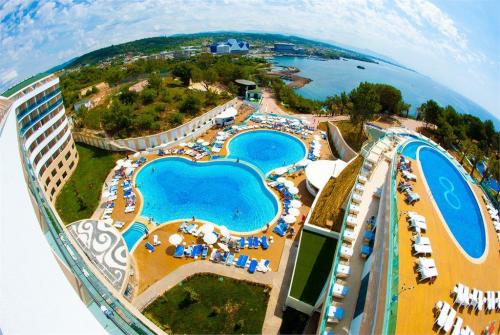 3 фото отеля Water Planet Deluxe Hotel & Aquapark 5* 