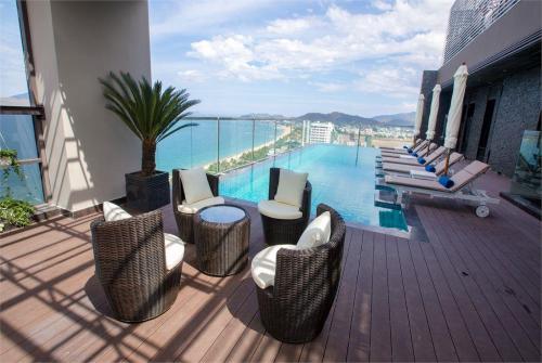 2 фото отеля Alana Nha Trang Beach Hotel 4* 