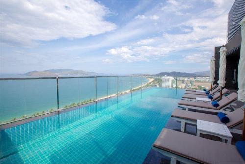 6 фото отеля Alana Nha Trang Beach Hotel 4* 