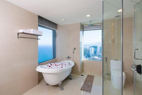 5 фото отеля Best Western Premier Havana Nha Trang 5* 