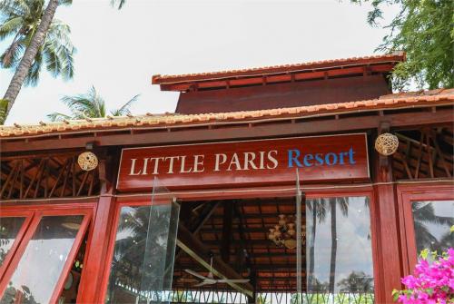 2 фото отеля Little Paris 3* 