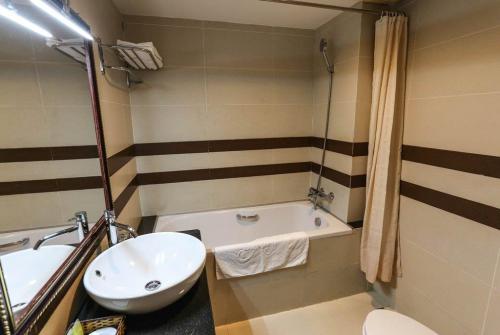 7 фото отеля Luxury Nha Trang 3* 