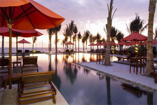 12 фото отеля Riviera Beach Resort & Spa 5* 