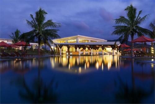 18 фото отеля Riviera Beach Resort & Spa 5* 