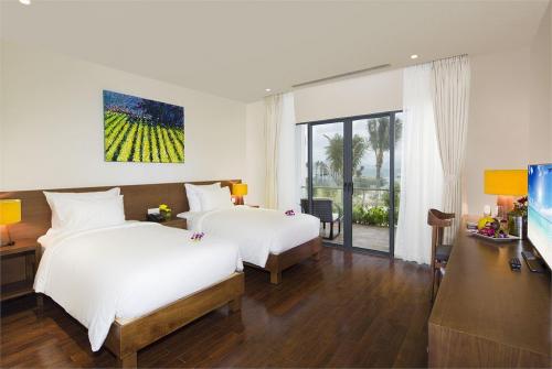 23 фото отеля Riviera Beach Resort & Spa 5* 