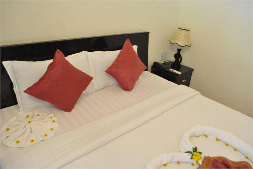 15 фото отеля Sun & Sand Beach Hotel 3* 