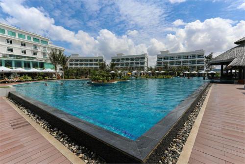 4 фото отеля The Sailing Bay Resort & Spa 4* 