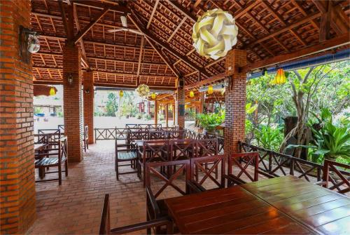 3 фото отеля Vinh Suong Seaside Hotel & Resort 3* 