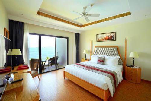 6 фото отеля Vinpearl Nha Trang Bay Resort & Villas 5* 