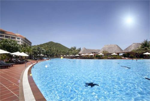 2 фото отеля Vinpearl Nha Trang Resort 5* 